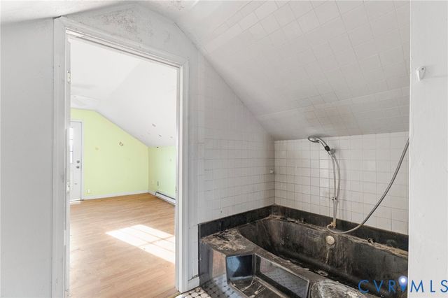 9144 General Puller Hwy, Topping, VA 23169