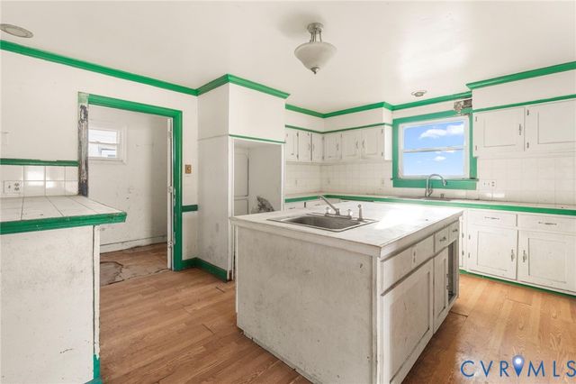 9144 General Puller Hwy, Topping, VA 23169