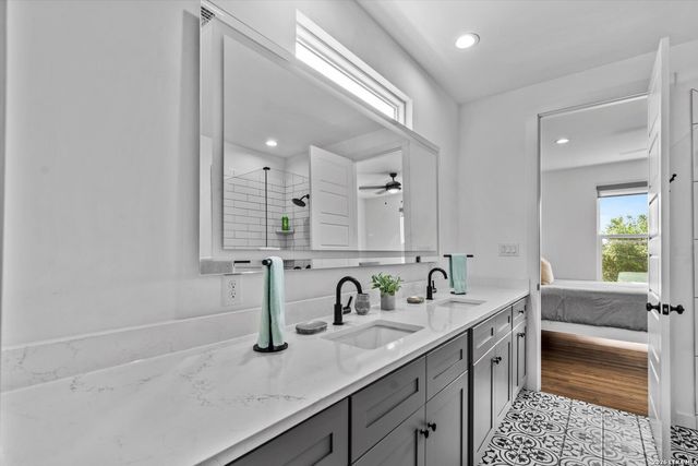 537 Dusty Saddle, Canyon Lake, TX 78133