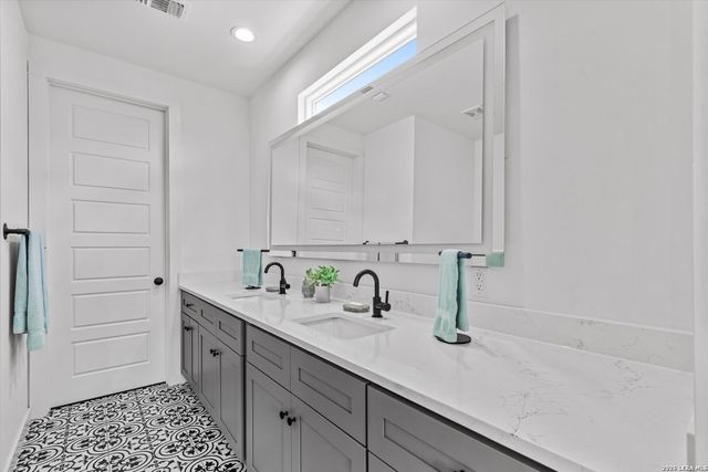 537 Dusty Saddle, Canyon Lake, TX 78133