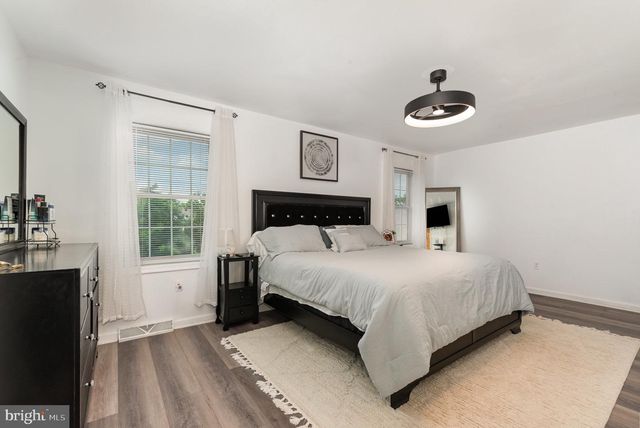 1859 BRADLEY DR, Harrisburg, PA 17110