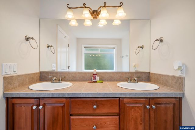 6233 SW Timber Ridge Dr, Corvallis, OR 97333