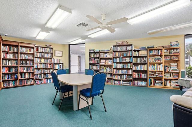 109 Royal Park Drive 3b, Oakland Park, FL 33309