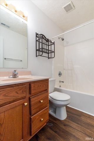 7955 Cedar Point Drive, Newburgh, IN 47630