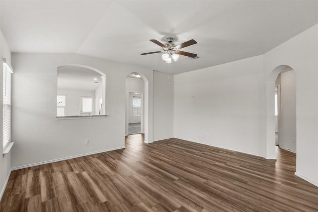 103 Reagor DR, Taylor, TX 76574