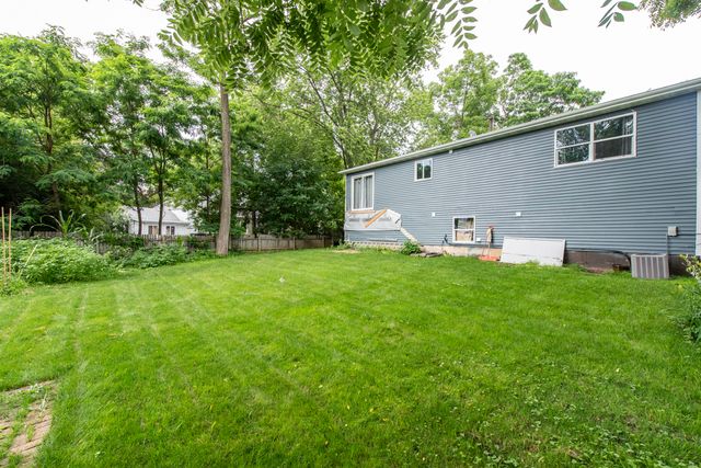 320 S Martin Luther King Jr Avenue, Waukegan, IL 60085