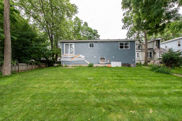 320 S Martin Luther King Jr Avenue, Waukegan, IL 60085