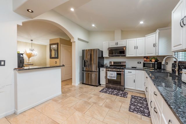 320 S Martin Luther King Jr Avenue, Waukegan, IL 60085