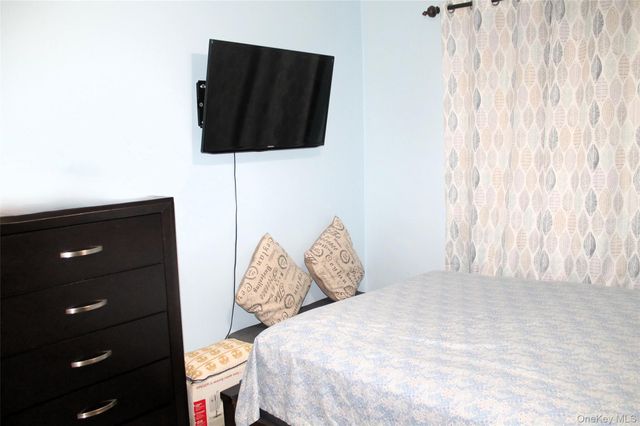 87-30 204th Street B-56, Hollis, NY 11423