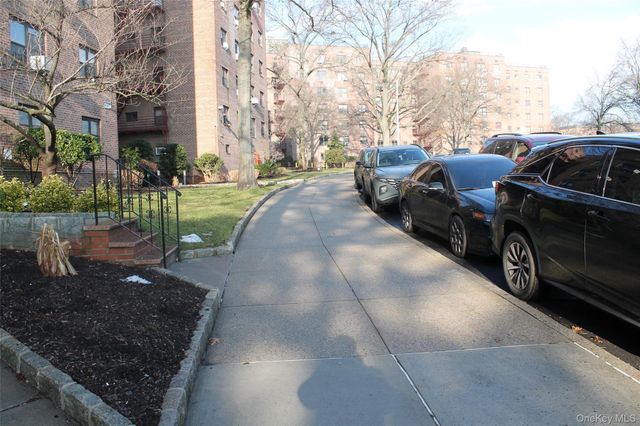 87-30 204th Street B-56, Hollis, NY 11423