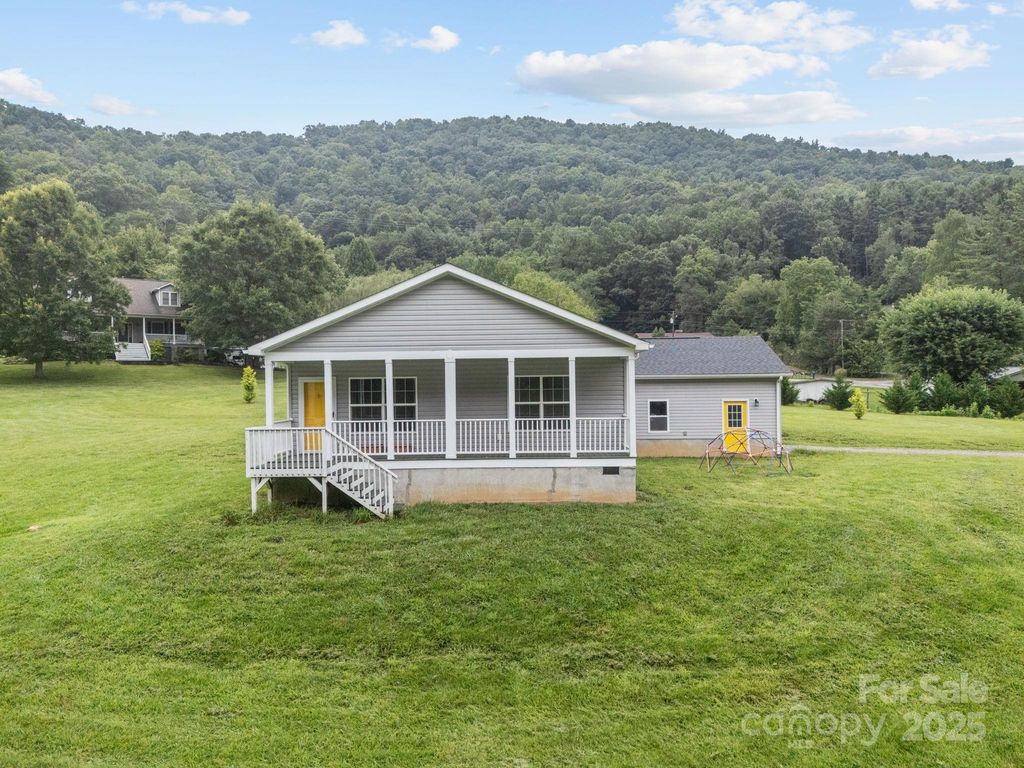 59 Lunar Trace Road, Waynesville, NC 28786
