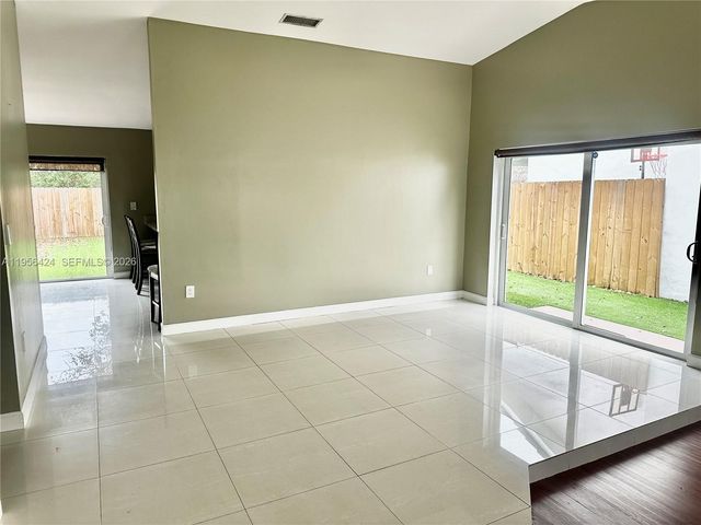 4249 SW 154th Ave, Miami, FL 33185