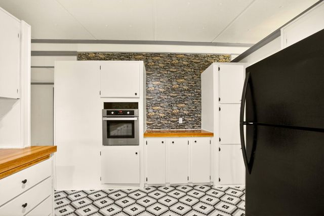 3555 S Pacific Highway SPC 223, Medford, OR 97501