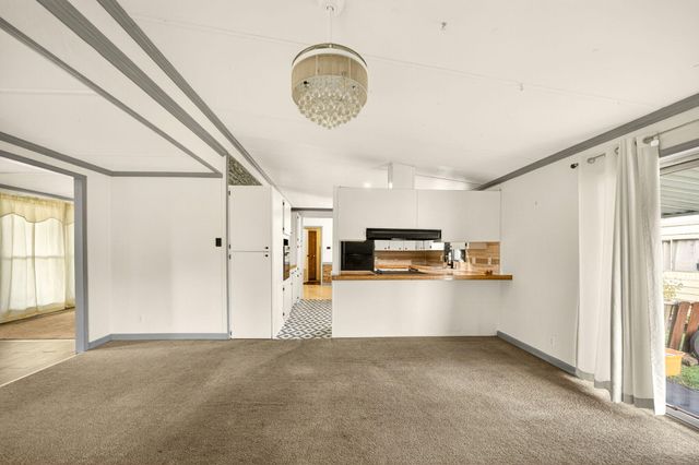 3555 S Pacific Highway SPC 223, Medford, OR 97501