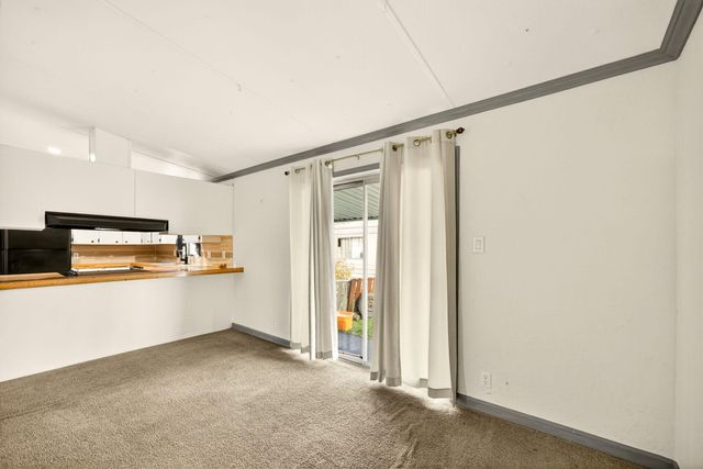 3555 S Pacific Highway SPC 223, Medford, OR 97501