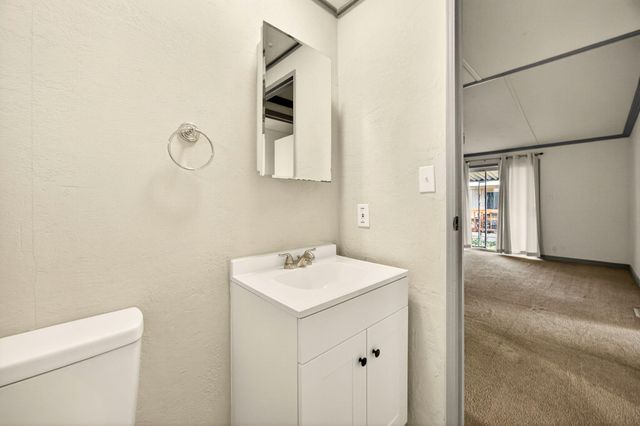 3555 S Pacific Highway SPC 223, Medford, OR 97501