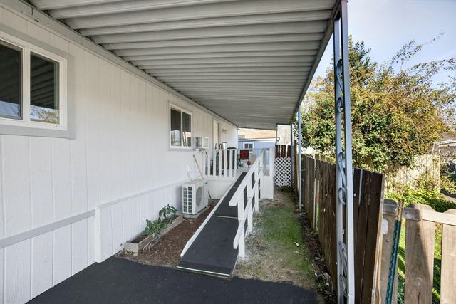 3555 S Pacific Highway SPC 223, Medford, OR 97501