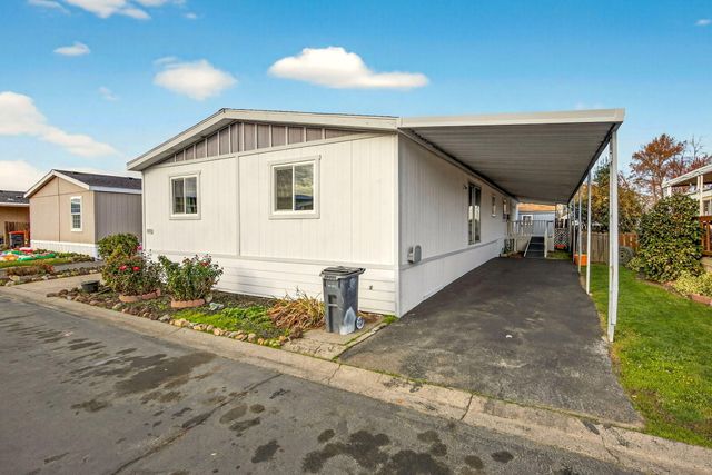 3555 S Pacific Highway SPC 223, Medford, OR 97501