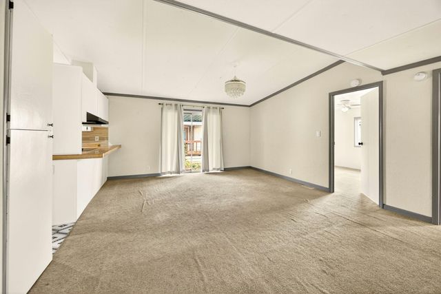 3555 S Pacific Highway SPC 223, Medford, OR 97501