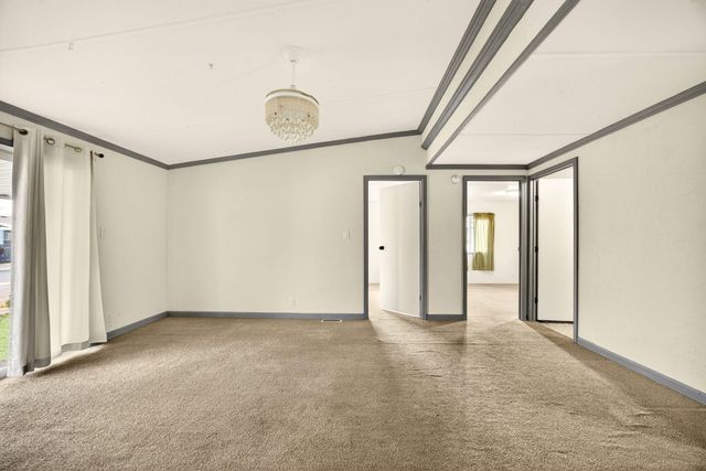 3555 S Pacific Highway SPC 223, Medford, OR 97501