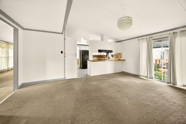 3555 S Pacific Highway SPC 223, Medford, OR 97501