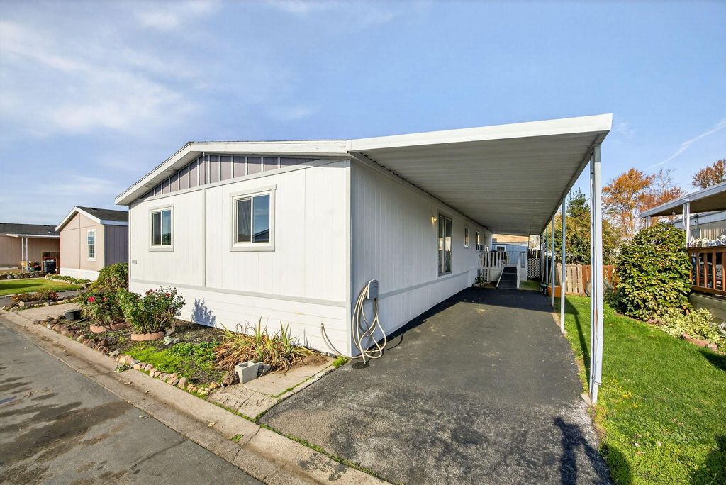 3555 S Pacific Highway SPC 223, Medford, OR 97501