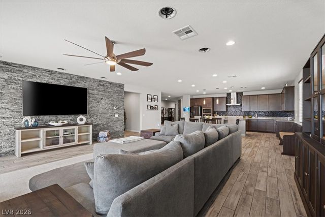 6320 Regina Ridge Street, Las Vegas, NV 89149