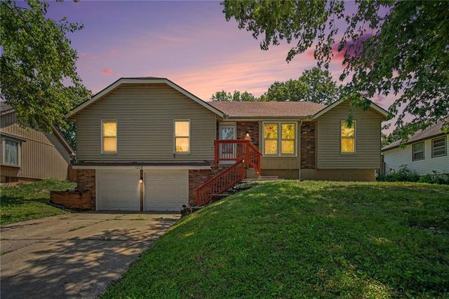 1008 SW 19TH Street Terrace, Blue Springs, MO 64015