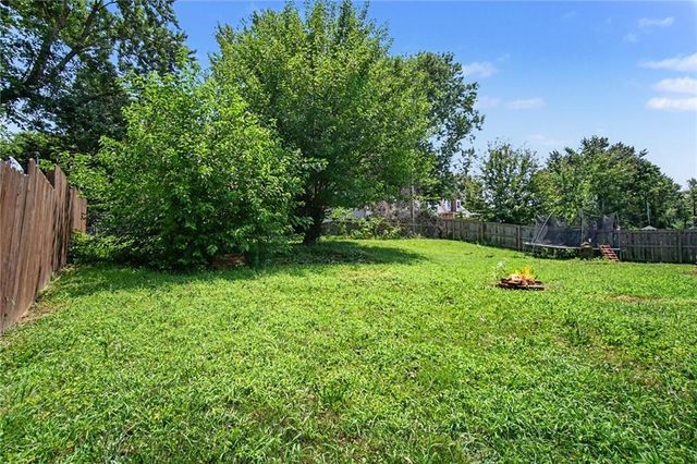 1008 SW 19TH Street Terrace, Blue Springs, MO 64015