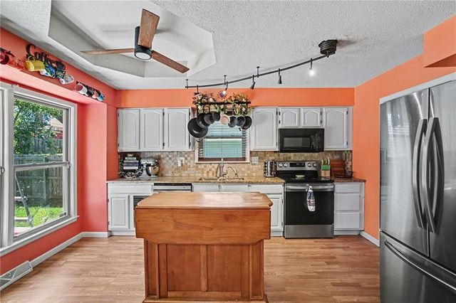 1008 SW 19TH Street Terrace, Blue Springs, MO 64015