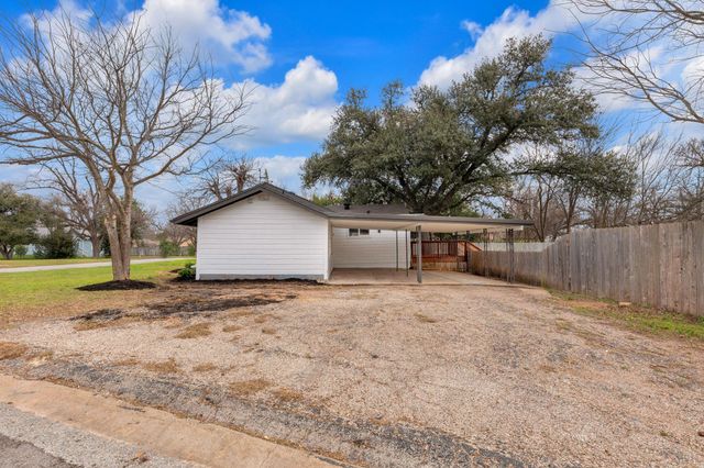 1709 Cecelia ST, Taylor, TX 76574