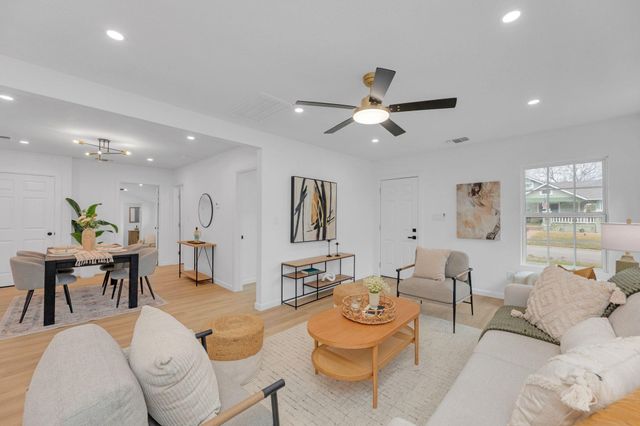 1709 Cecelia ST, Taylor, TX 76574