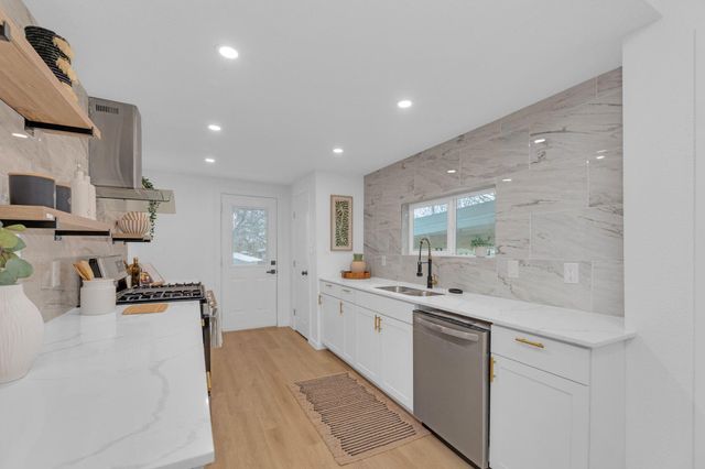 1709 Cecelia ST, Taylor, TX 76574