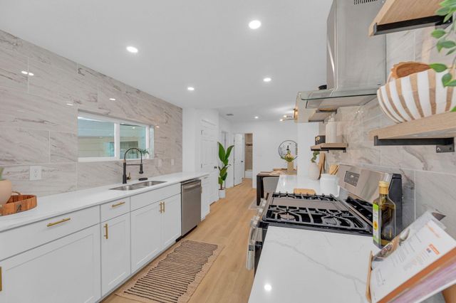 1709 Cecelia ST, Taylor, TX 76574