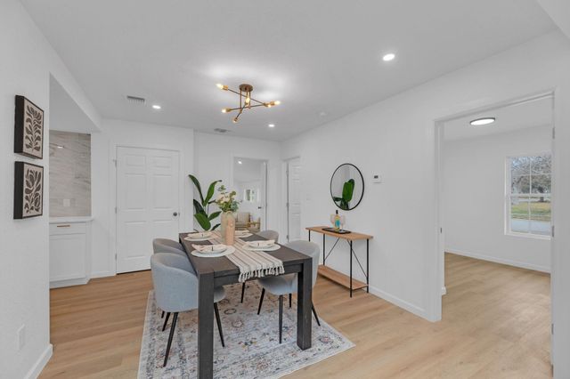 1709 Cecelia ST, Taylor, TX 76574