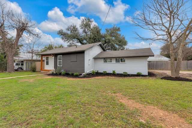 1709 Cecelia ST, Taylor, TX 76574