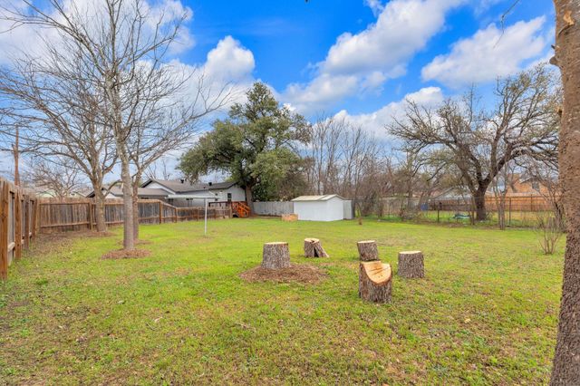 1709 Cecelia ST, Taylor, TX 76574