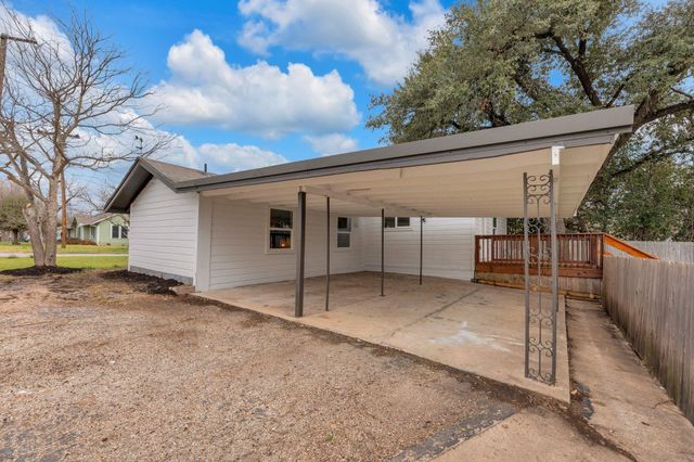 1709 Cecelia ST, Taylor, TX 76574