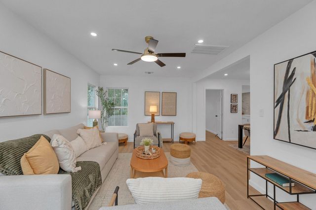 1709 Cecelia ST, Taylor, TX 76574