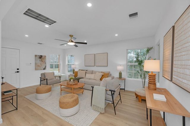 1709 Cecelia ST, Taylor, TX 76574