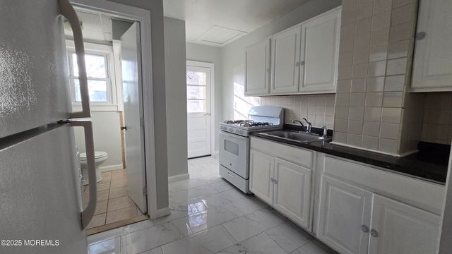 11 Saint Peters Place 1, Keansburg, NJ 07734