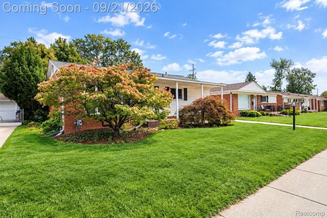 6700 Cronin Drive, Dearborn Heights, MI 48127
