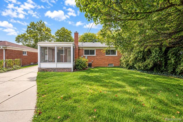 6700 Cronin Drive, Dearborn Heights, MI 48127