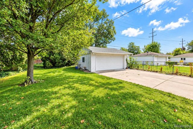6700 Cronin Drive, Dearborn Heights, MI 48127