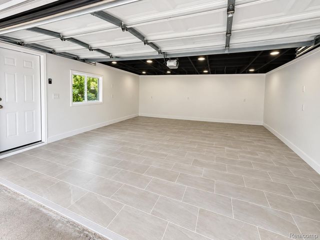 6700 Cronin Drive, Dearborn Heights, MI 48127