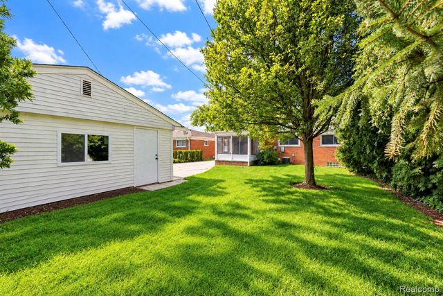 6700 Cronin Drive, Dearborn Heights, MI 48127