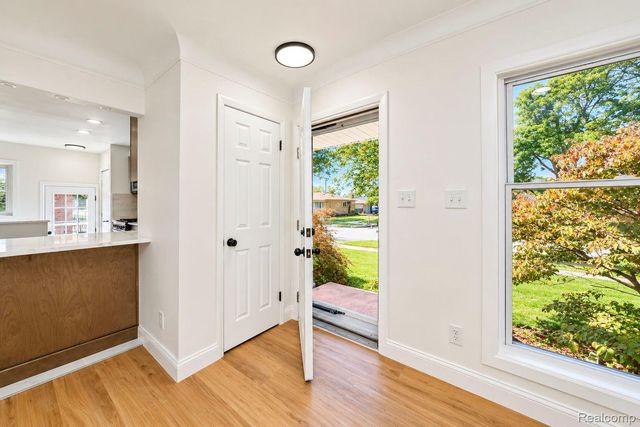 6700 Cronin Drive, Dearborn Heights, MI 48127