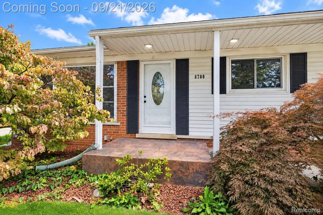 6700 Cronin Drive, Dearborn Heights, MI 48127