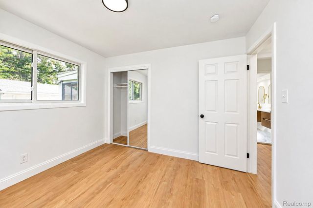 6700 Cronin Drive, Dearborn Heights, MI 48127