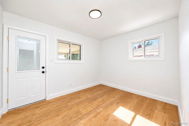 6700 Cronin Drive, Dearborn Heights, MI 48127
